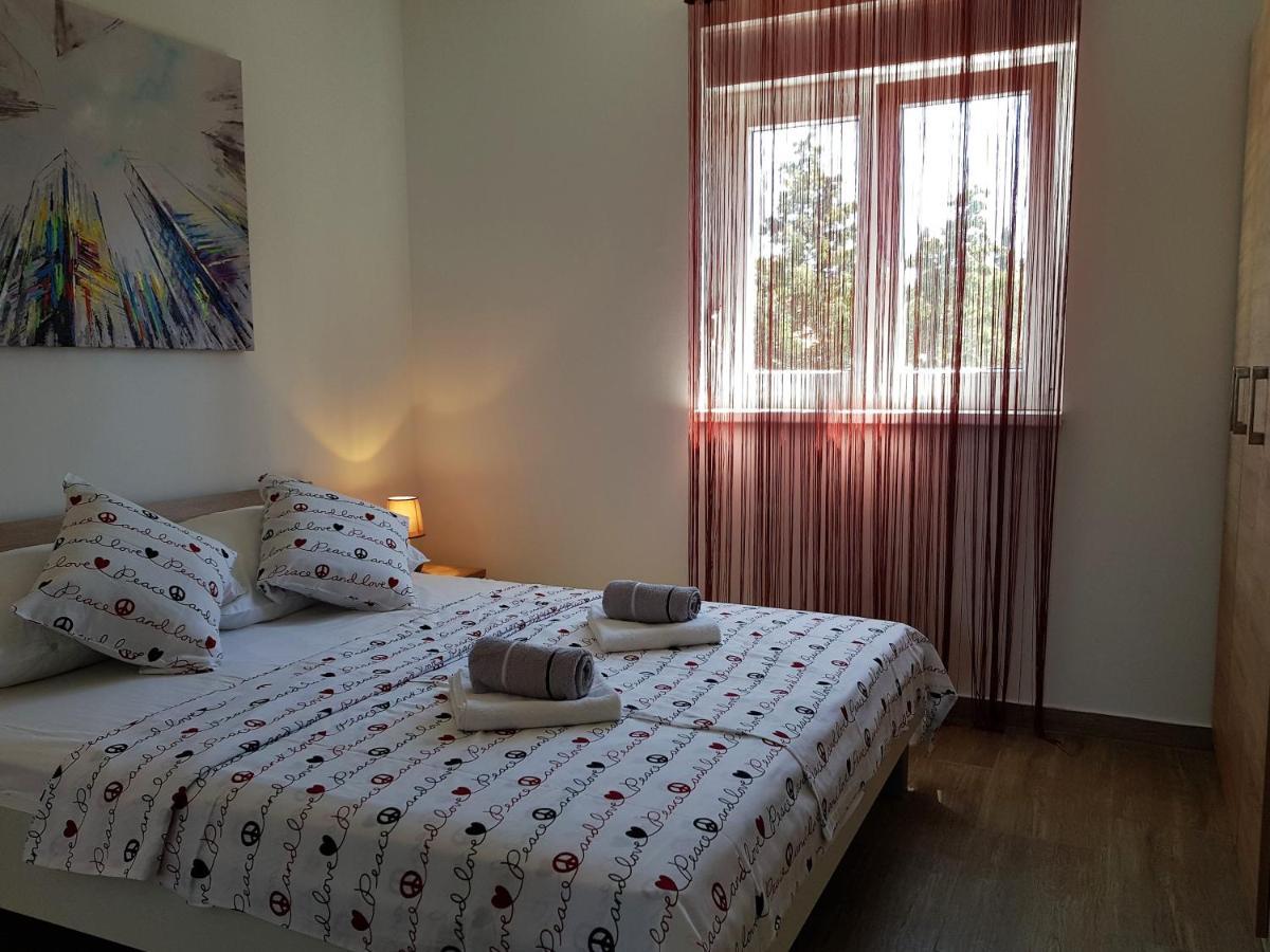 Summer Holiday Apartments Novalja Bagian luar foto